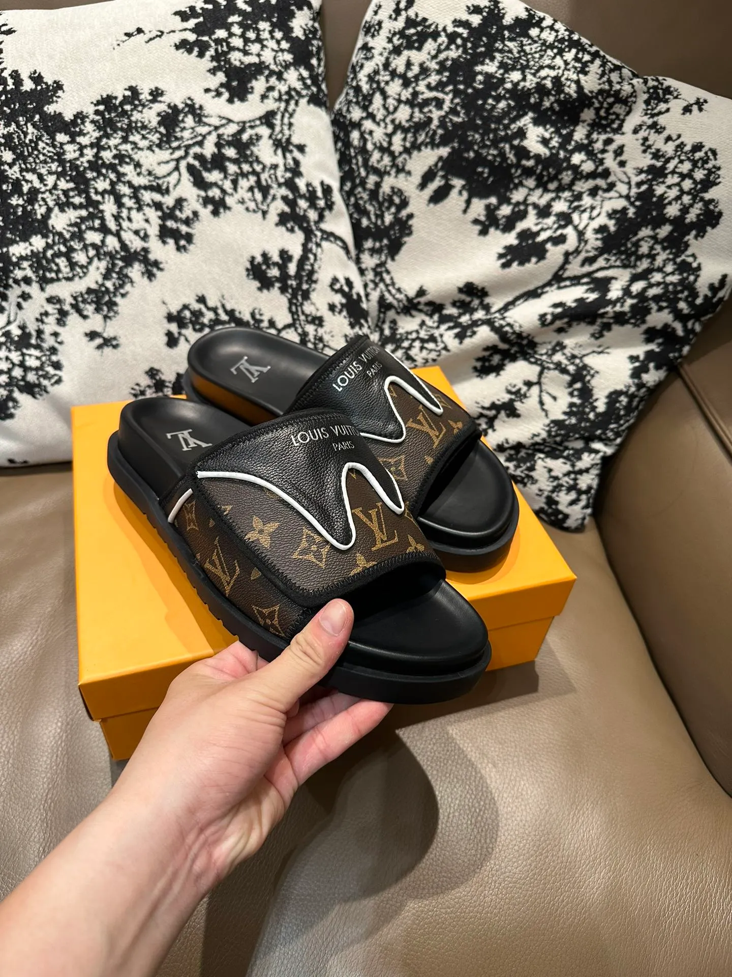 Men's shoes💰340💰 LV Velcro new style, cowhide surface, sheepskin lining, size 36-46